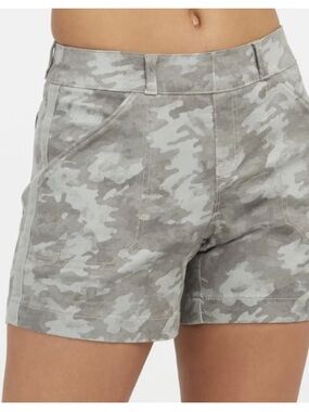 SPANX Stretch Pull-on
Twill Shorts in Stone Wash
Camo Med